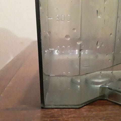 CHALUPAS CBD growlog photo: Con la ayuda de un recipiente de 700 ml se agregó 100 ml de agua.