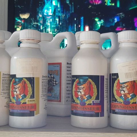 Original Cinderella Auto growlog photo: The fertilizer kit I use