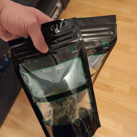 Glueberry OG  growlog photo: Die nächsten werden gecured.