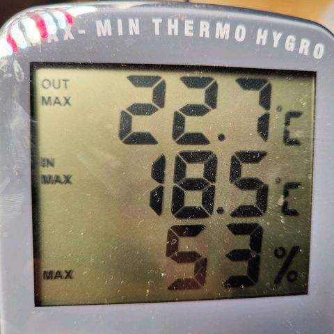 JonesIndica growlog photo: Gießen 0,65 L mit dünger nach dünge schema
