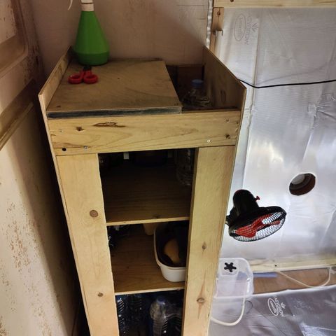 Arjan's Haze #3 growlog photo: Added shelving 