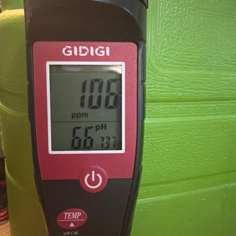 Sundea Driver  #1 growlog photo:  Today I am feeding it the new nutrients.I am in the fourth week of Bloom. pH 6.6- PPM 106. water temperature 73.7. I am using two spider farmer SF 100 and 3 miracle Grow lightbulbs. And one cheap grow light that came with the tent.