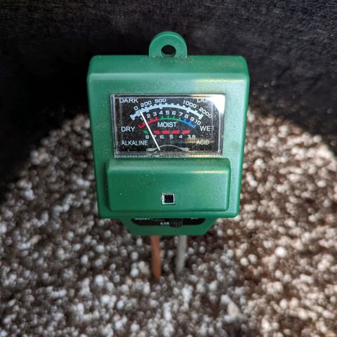 Shauna growlog photo: Compared to the soil + powder test, pH reader appears inaccurate.