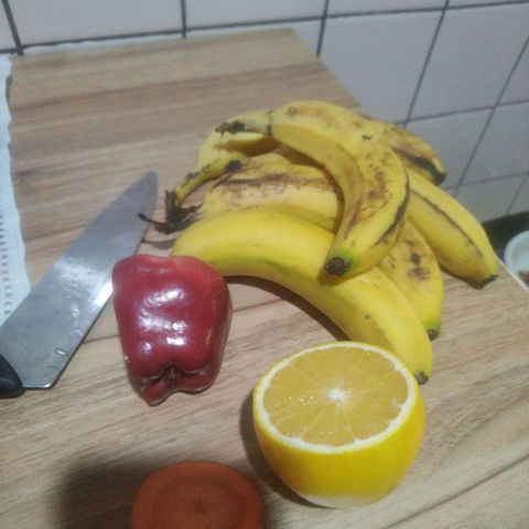 Natural growlog photo: Nutrición y salud para los cogollos
Contiene: cáscaras de manzana, zanahoria, azúcar, banana, naranja, se deja enfriar en temperatura ambiente y procedemos con hecharle el agua con los nutrientes a nuestra planta!!
