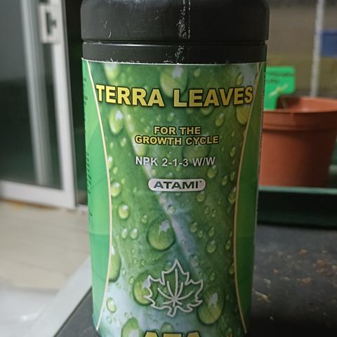 Cheese GB growlog photo: Medidor 4 un 1
Pipetas 2ml
Atami Terra leaves 
Tijeras de poda
Insecticida aracnicida
