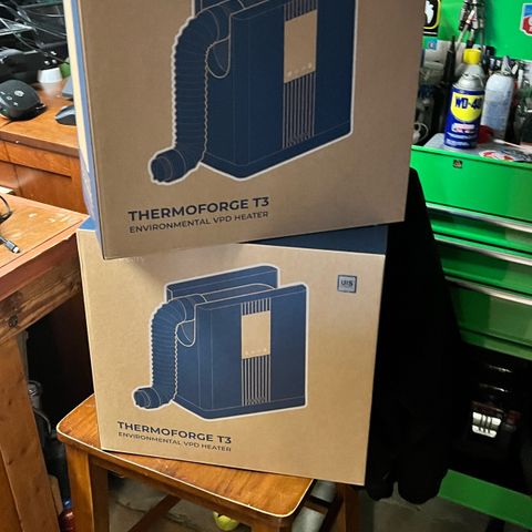 Gorilla Melon growlog photo: Got new heaters for each tent. 