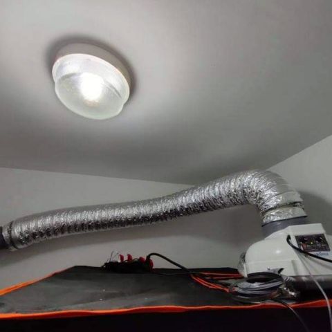 Mimosa Evo growlog photo: La galère ultime 😅
Avec le "T" et le "Y", l'air chaud du pk160 TC, trop puissant, revenait vers la clim, et l'empêchait de refroidir l'air.
Ensuite la sortie mural etait déformé la manchette de réparation ne rentrait pas entièrement...et me faisait perdre bcp de place.
Du coup j'ai bidouillé la solution finale, plus isolé, plus courte c nickel 😅😵 enfin
...