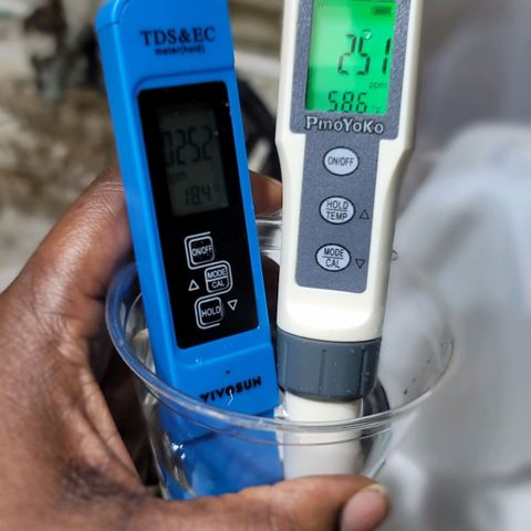 Blueberry Muffin growlog photo: Soil runoff ph testing and house water testing been using distilled water for a while watering plants