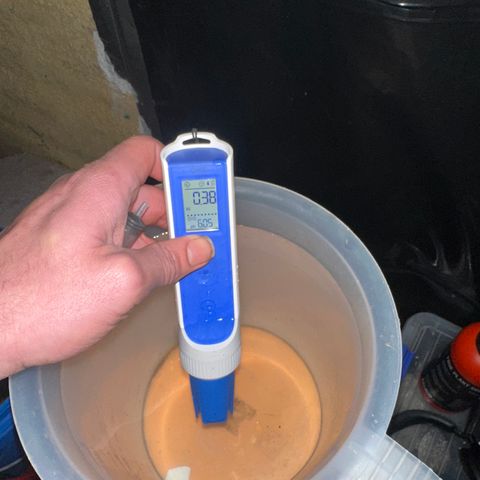 GG#4  growlog photo: Water after transplant ph down before addatives regen + wilt