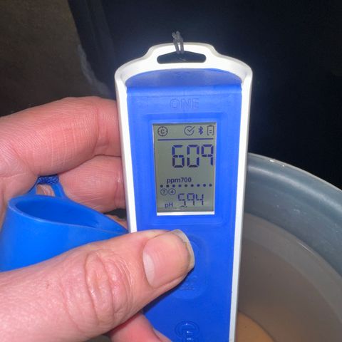 GG#4  growlog photo: Half dose wilt+regen(5L) + mighty growth ful dose bio blalance 1ml then added the rest of the wilt +regen for dwc add more bio for coco