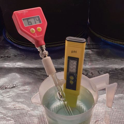 Blue Dream Matic Tree 2 growlog photo: Please use always fresh fertilizer because they' getting old PH level increase 

Example old fertilizer mix and new fertilizer mix 