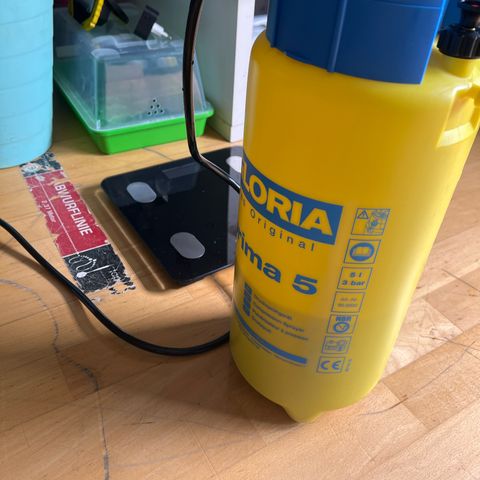 Luke Skywalker growlog photo: Gegossen im 20 Minuten Intervall je 0,5 Liter Nährlösung mit Calmac und ein paar Tropfen Neemöl