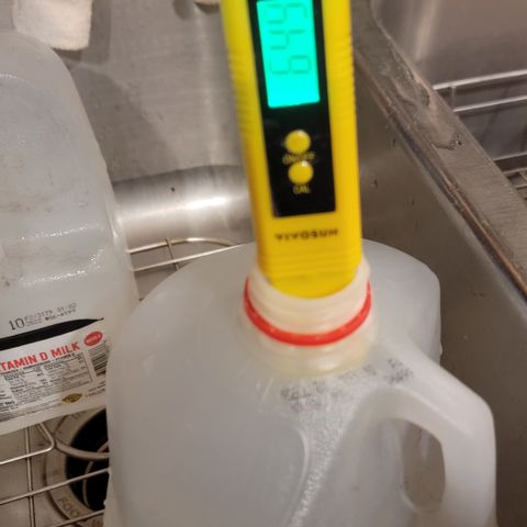 007: "Hella Jelly P5 #1" or AZUL?? growlog photo: Added 6th gallon and measured tds
As of 10:34pm
pH is 6.88
TDS 1064ppm