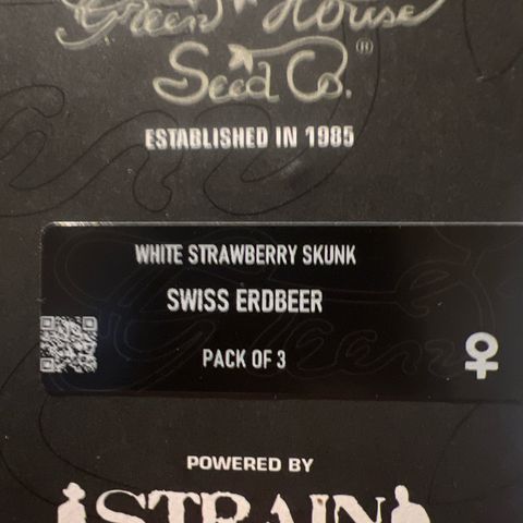 White Strawberry Skunk growlog photo