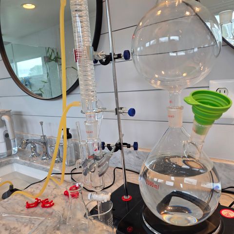 GMO Garlic Cookies - Hygieia growlog photo: Cannabis leaf hydrosol with my distillation rig