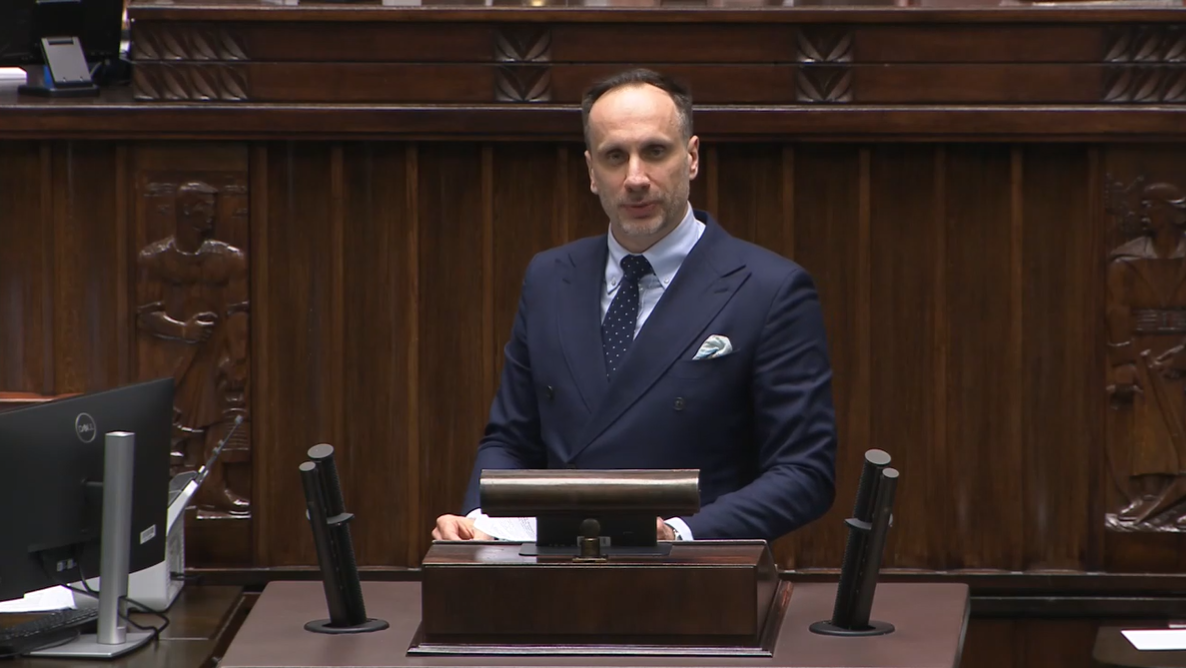 Rząd kopiuje projekty PiS, a Ministerstwo Finansów bez analiz ws. SAFE?