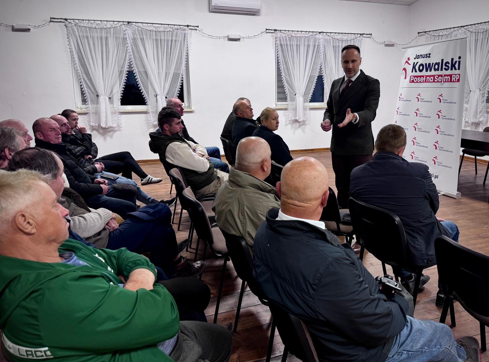 Wieczorne spotkanie z mieszkańcami w Lipowcu