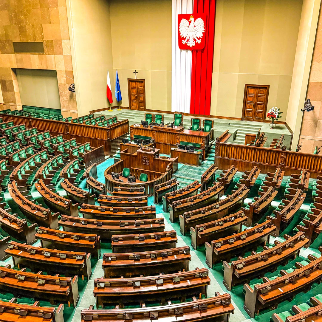 Zdjęcie do artykułu: Interpelacja w sprawie zatrudniania osób posiadających więcej niż jedno obywatelstwo w Kancelarii Prezesa Rady Ministrów
