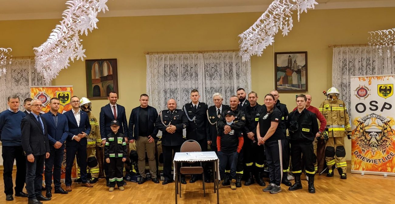 Nowe mundury oraz sprzęt dla OSP Dziewiętlice