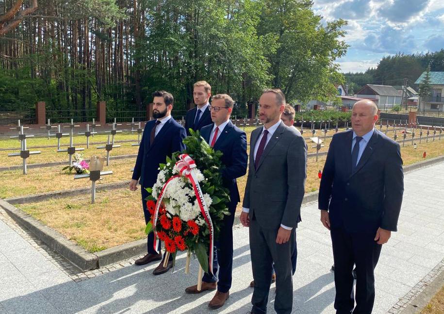 Oddanie hołdu poległym w bitwie pod Osuchami