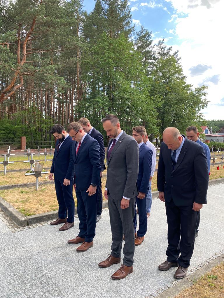 Oddanie hołdu poległym w bitwie pod Osuchami