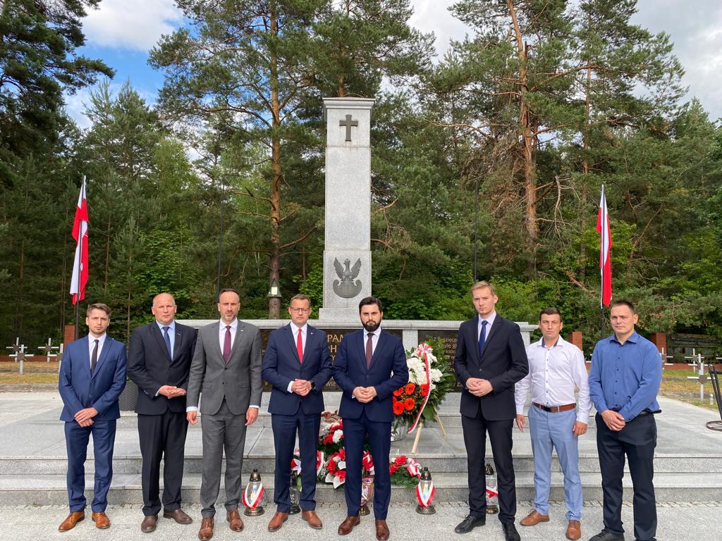 Oddanie hołdu poległym w bitwie pod Osuchami