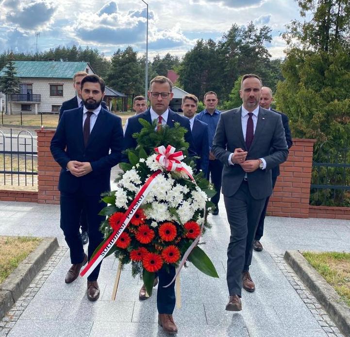 Oddanie hołdu poległym w bitwie pod Osuchami