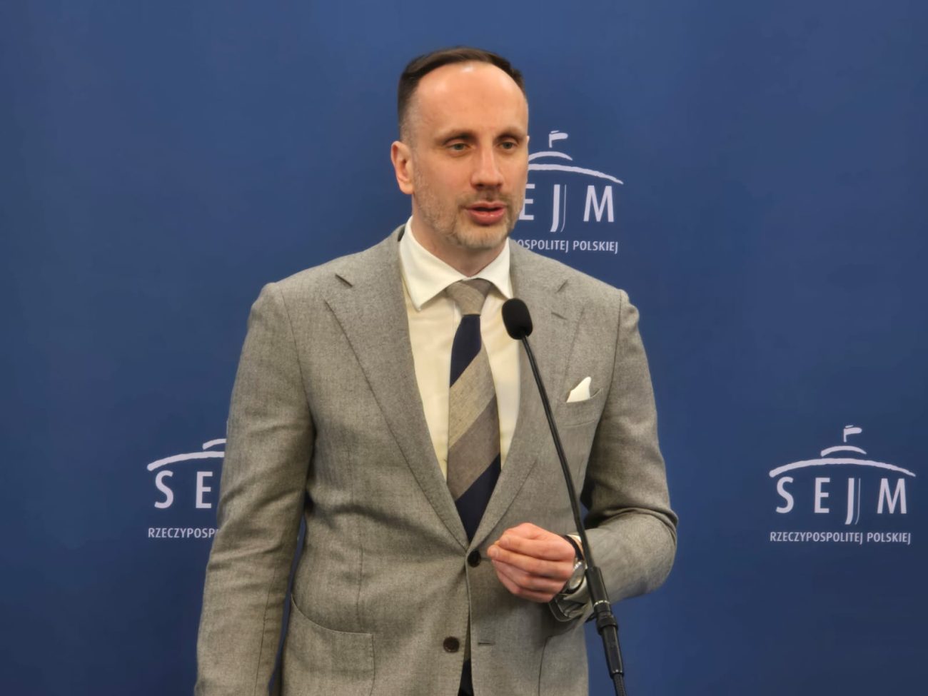 Interpelacja w sprawie zasadności utrzymywania opłaty od posiadania psa