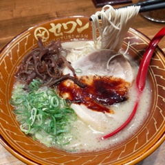 Ricos fideos ramen con salsa dulce y picante que no crean hábito.