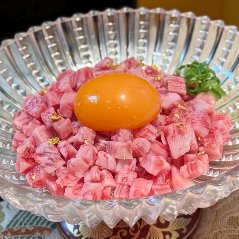 고베규를 생고기로 먹는 육회.