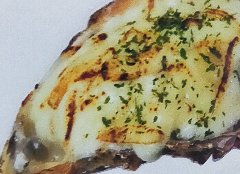 チーズとマヨネーズを乗せ焼いた牡蠣