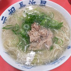 Ramen with a light and simple chicken broth flavor.