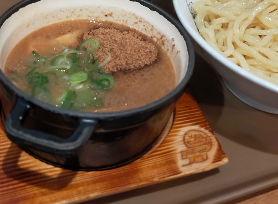 魚介豚骨 濃厚つけ麺
 (Gyokai tonkotsu noukou tsukemen)