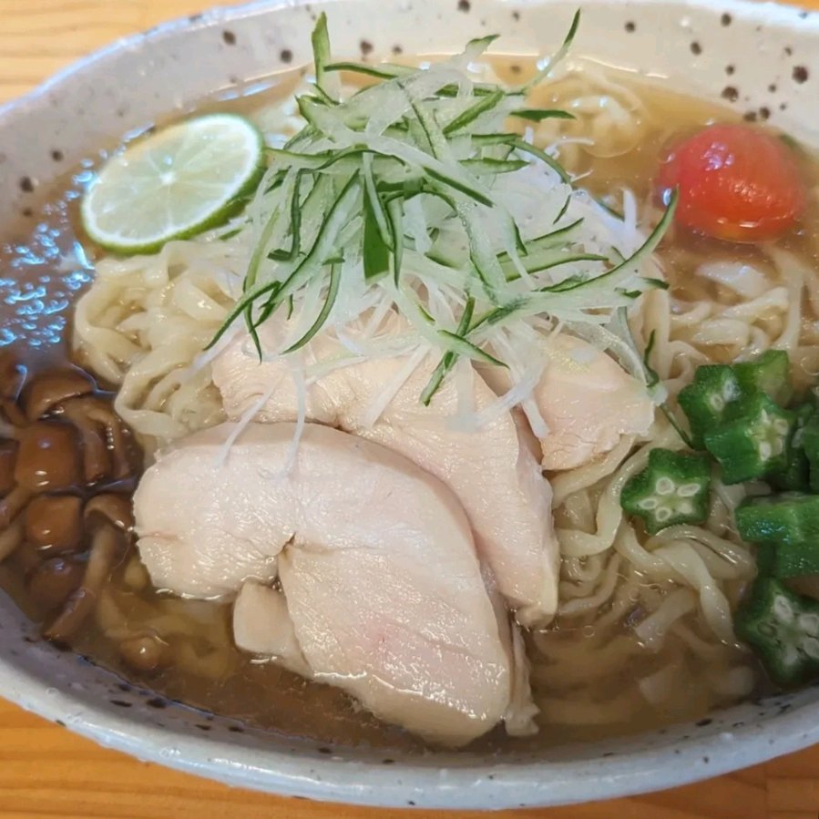 冰镇鸡肉荞麦面(冷やし鶏そば)