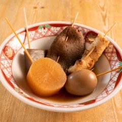 手頃な価格のハイボールやビールに、おでんの濃い出汁がよく合う。