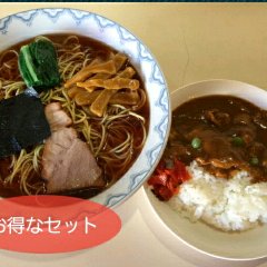 カレーとラーメンが同時に食べられるお得なセット