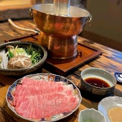 自家製ポン酢と濃厚胡麻だれで食べるしゃぶしゃぶ