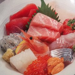 When in doubt, try this! Gorgeous Kaisen-don (Bowl of rice topped with seafood)