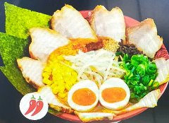 姫路背脂系濃厚豚骨ラーメンの全部乗せ。