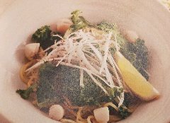 塩とバタースープのマイルドさと、レモンの酸味、魚介の味がマッチ