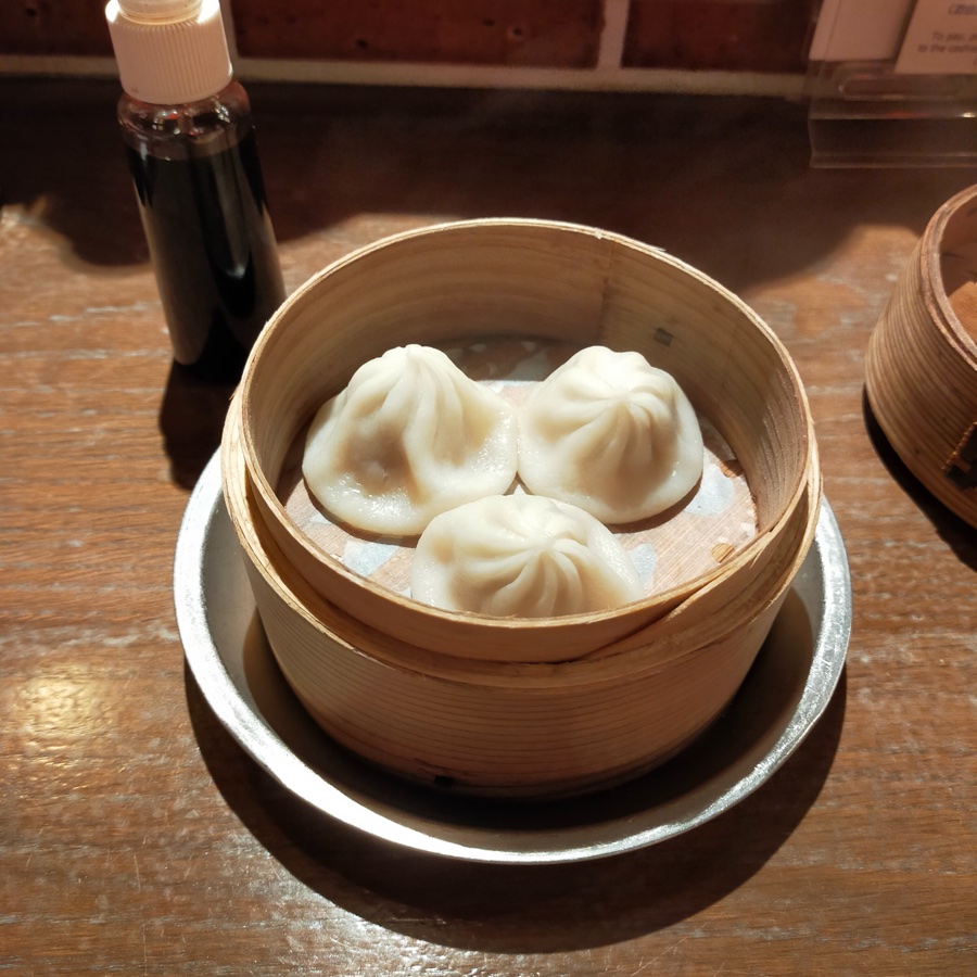 一例:黒酢をかけて食べれる小籠包