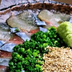 その日採れた朝に〆た活サバを利用。数量限定。