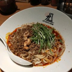 北海道小麦100%のもちもち平打ち麺の担々麺