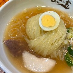 갓 짜낸 면과 콜라겐이 듬뿍 들어간 국물.