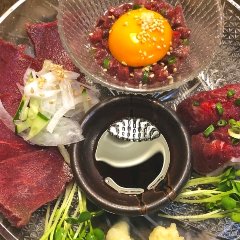 馬肉&牛にぎりが食べれる千五百円べろ