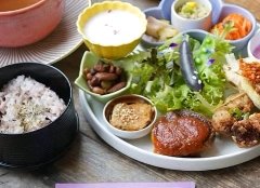 Healthy meal made with plenty of organically grown vegetables and ingredients