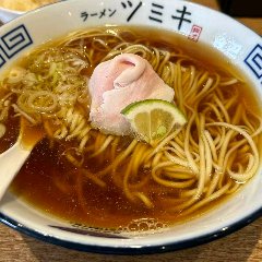 Soy sauce ramen with a light but rich soy sauce flavor and richness.