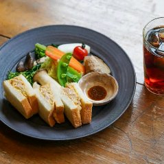 温泉成分で蒸された卵をふんだんに使ったたまごサンド