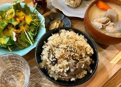 具沢山の豚汁がついた心温まる定食