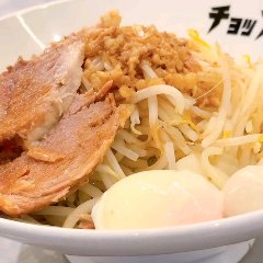北海道産小麦特注麺のまぜ麺。卵にも拘りある